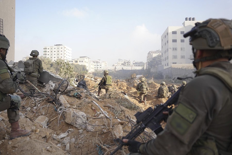 El Ejército israelí aseguró hoy haber destruido varias viviendas de alto cargos del del grupo islamista Hamás en la ciudad de Gaza