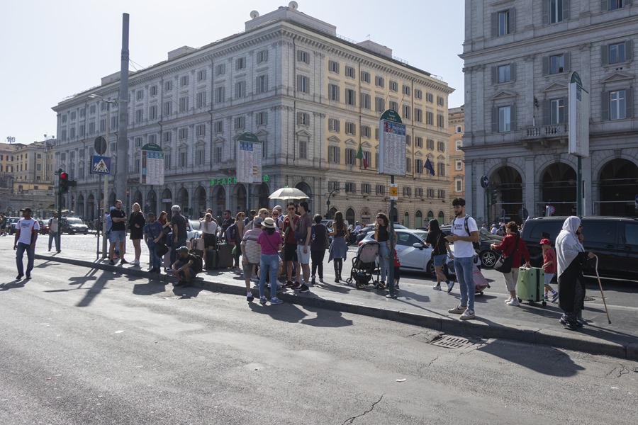 Oggi in Italia si assiste ad uno sciopero contro i bilanci del governo Meloni