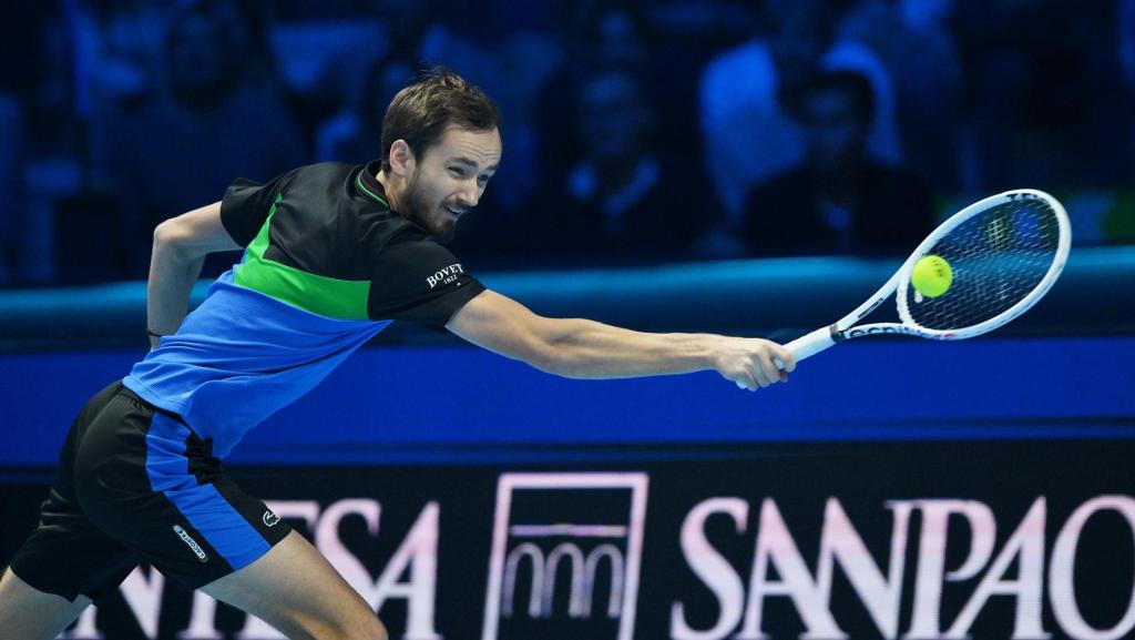 Alcaraz e Medvedev avançam às semifinais do ATP de Pequim - Gazeta  Esportiva - Muito além dos 90 minutos