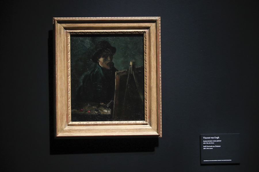 Vista de la obra "Autorretrato como pintor" (1886) de Vincent Van Gogh, exhibida en la nueva exposición del Museo del Prado "Reversos". 