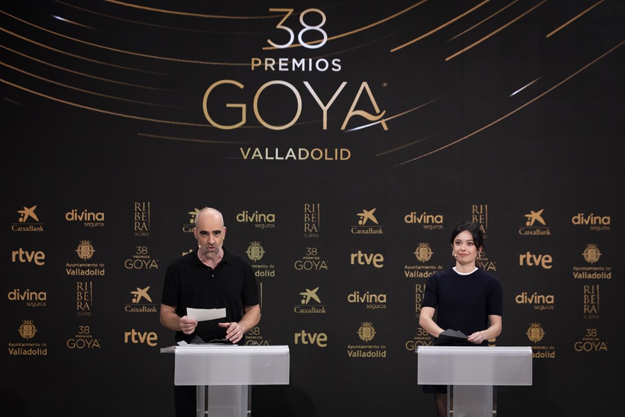 Los actores Anna Castillo y Luis Tosar leen la lista de los nominados para la edición 2024 de los Goya