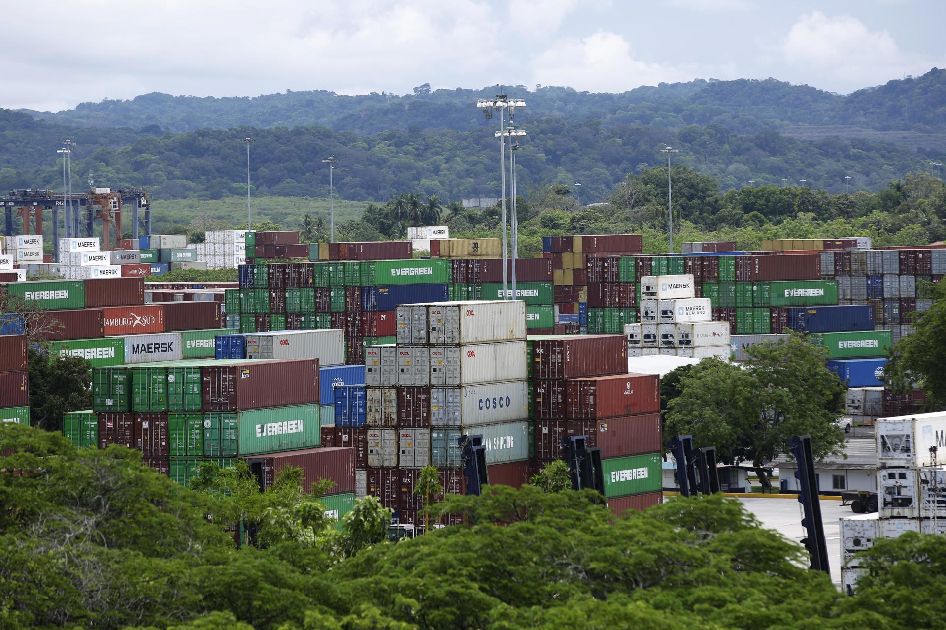 Vista del puerto de contenedores de Balboa a la entrada del Canal de Panamá, un paso importante para las exportaciones de América, en una fotografía de archivo. EFE/Bienvenido Velasco