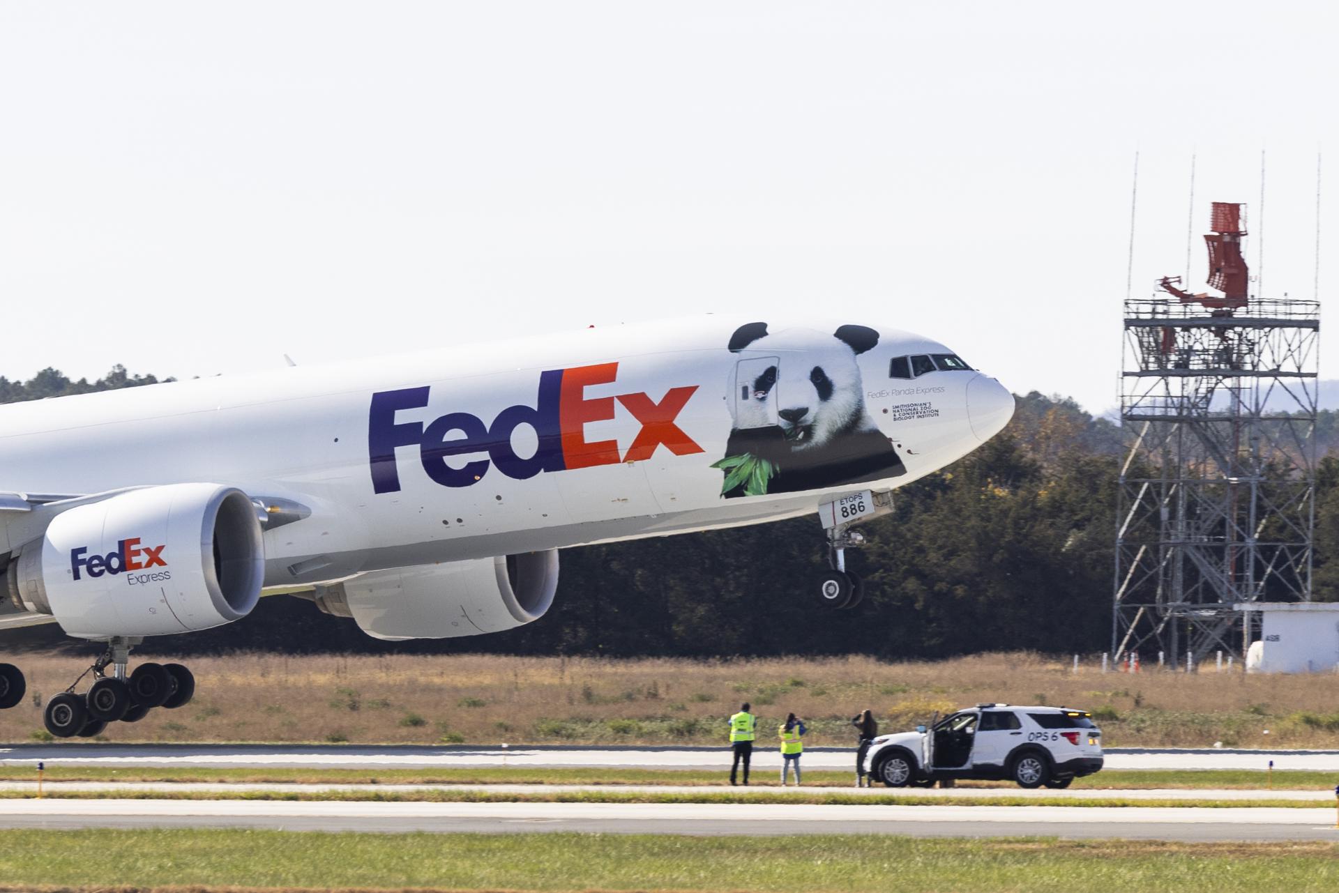 A special FedEx flight takes off with Washington DC's three giant pandas for their 19-hour flight to Beijing, China, at Dulles International Airport in Dulles, Virginia, US, 08 November 2023. EFE-EPA/JIM LO SCALZO
