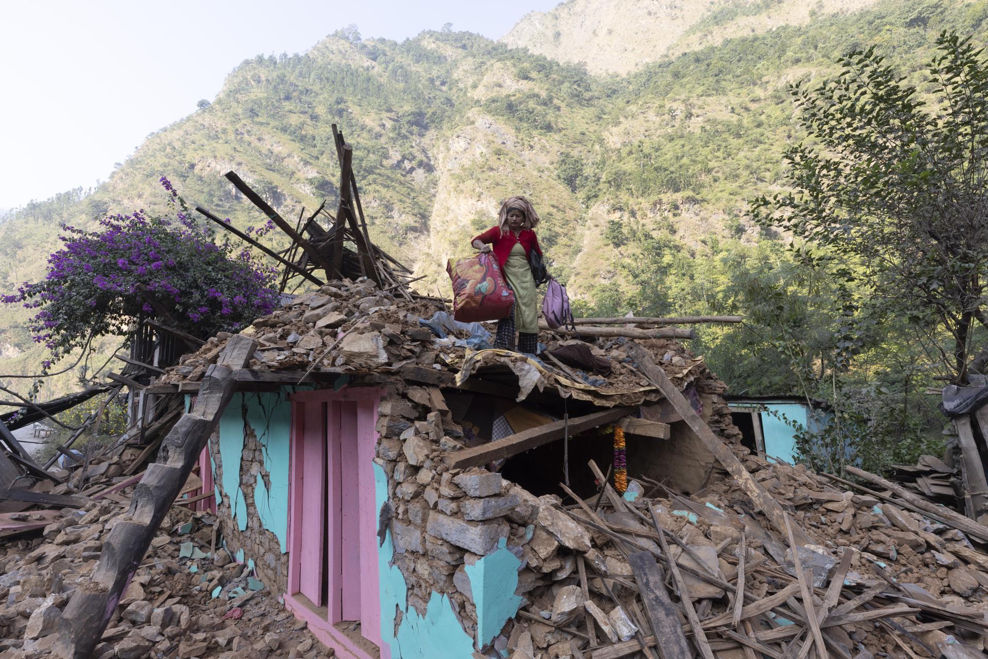 People collect their personal belongings from a damaged house in Chepare village, West Rukum, Nepal, 06 November 2023. EFE-EPA/NARENDRA SHRESTHA
