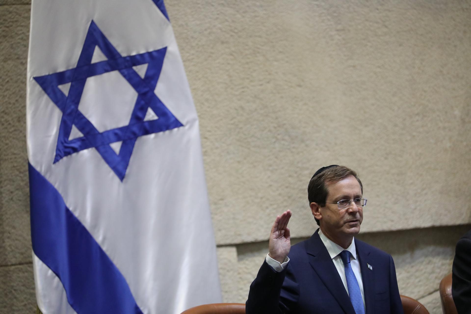 President elect Isaac Herzog swears in during his presidential swearing in ceremony at the Knesset, Israeli Parliament, in Jerusalem, 07 July 2021. EFE-EPA/FILE/ABIR SULTAN
