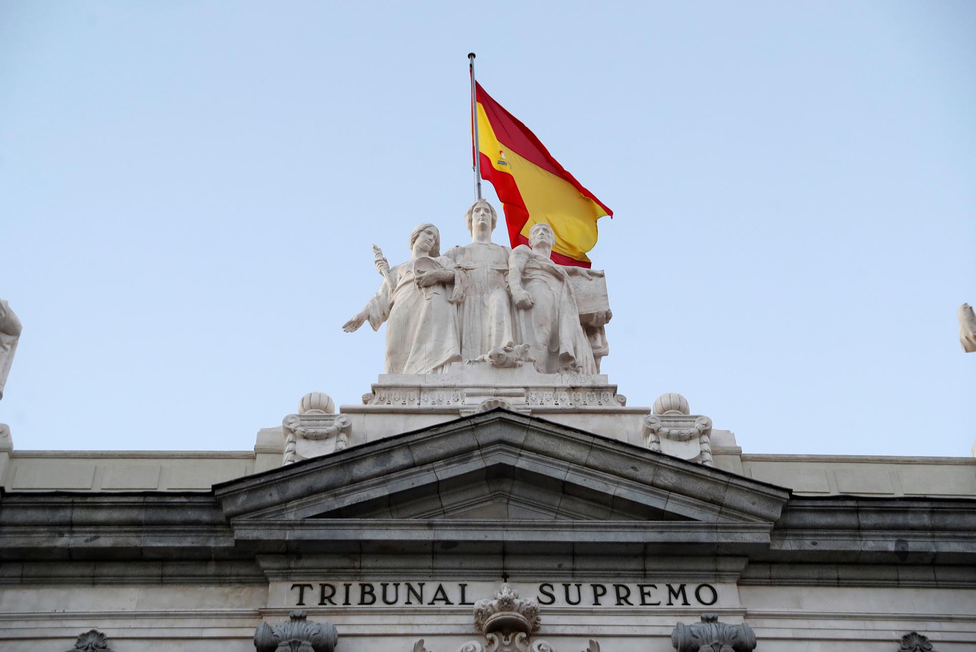 Imagen de archivo de un detalle de la fachada del Tribunal Supremo, en Madrid. EFE/ Chema Moya