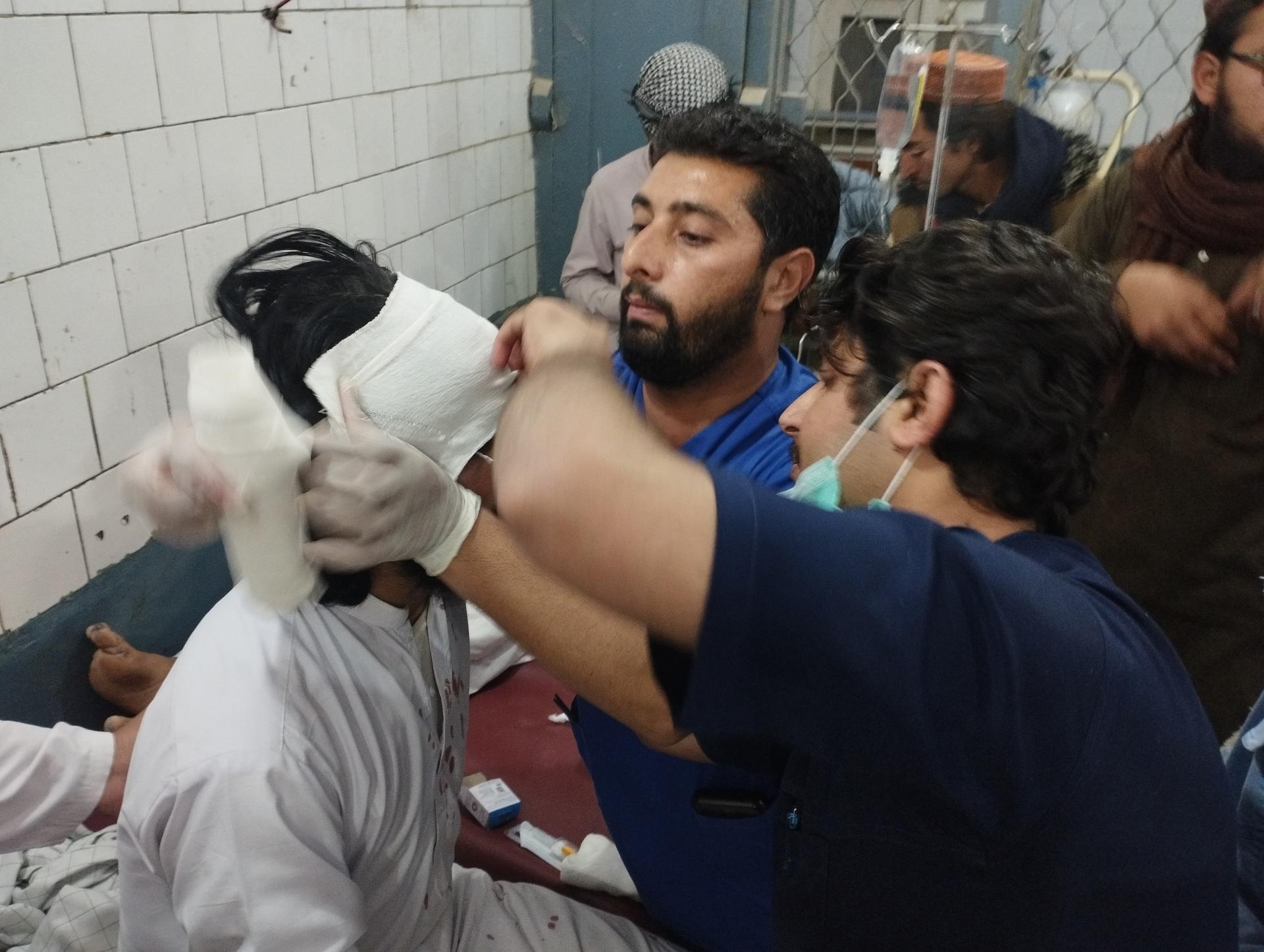 People who were injured in a blast receive medical treatment at a hospital in Bannu, Pakistan, 26 November 2023. EFE-EPA/NOMAN KHAN