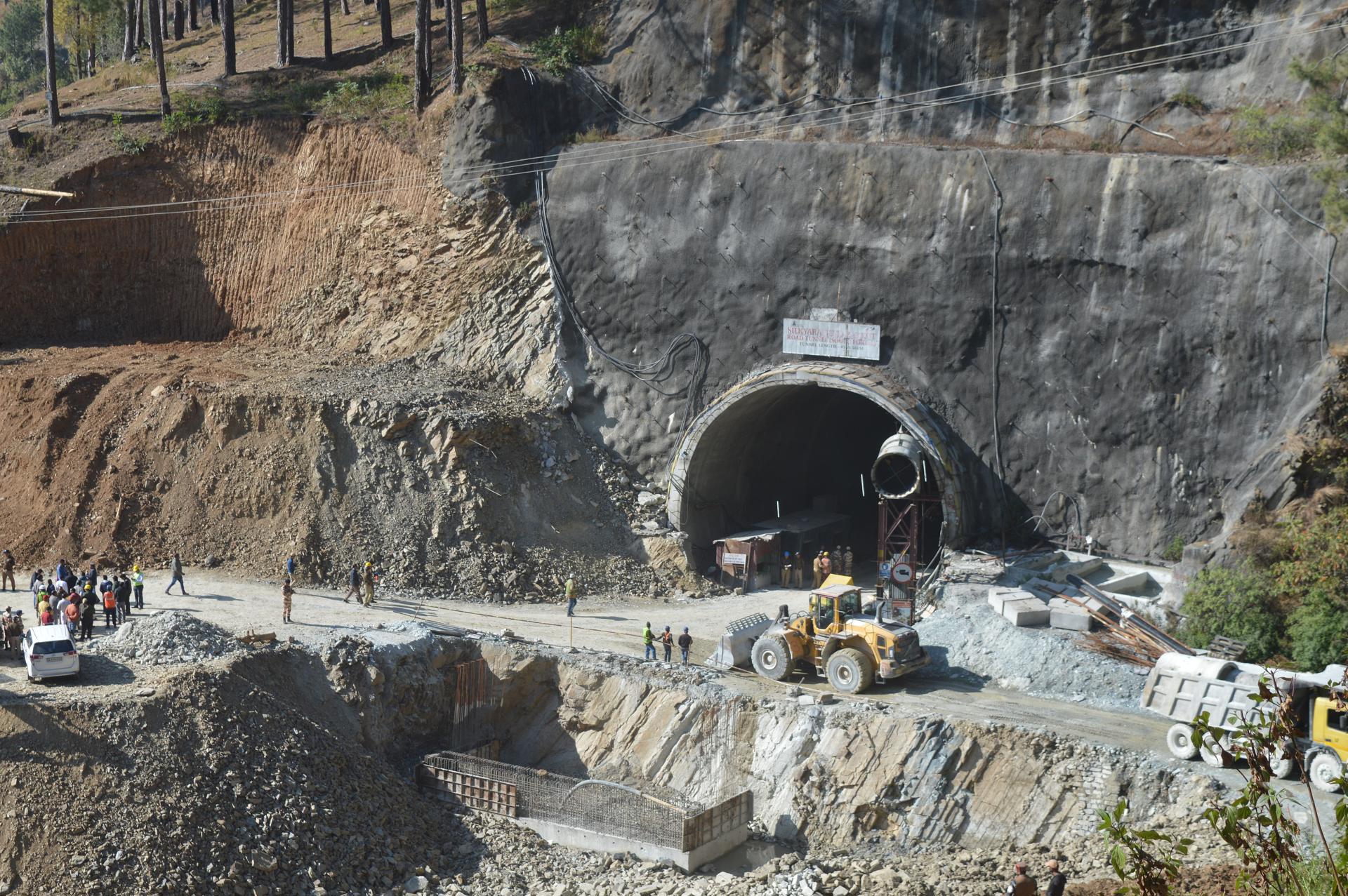 A general view of the tunnel as rescue workers continue to operate at the site of an under-construction tunnel following a collapse, on the Brahmakhal Yamunotri National Highway in Uttarkashi, India, 17 November 2023. EFE/EPA/ABHYUDAYA KOTNALA