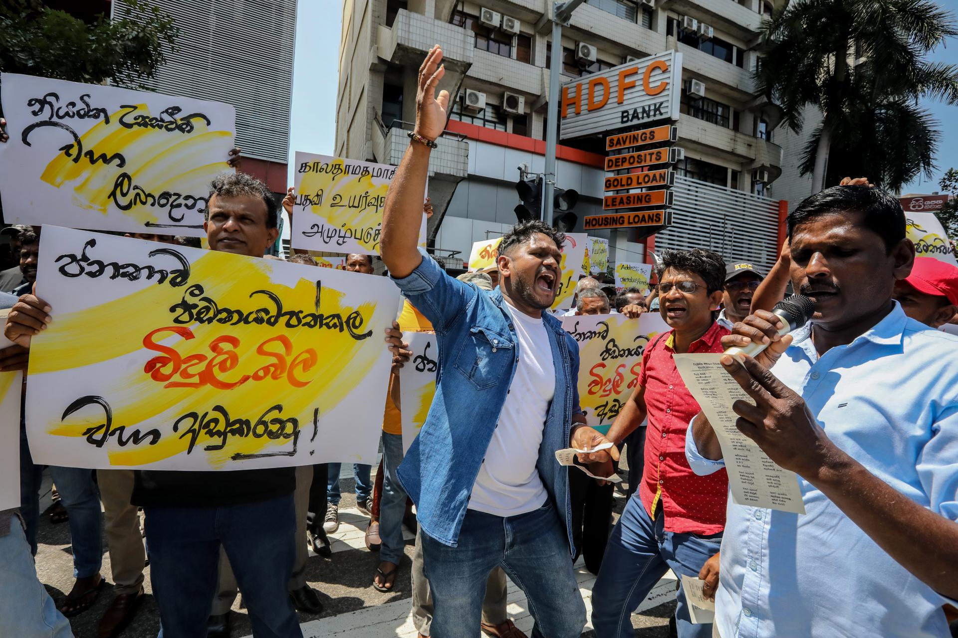 Ceylon Electricity Board workers staged a protest against the recent electricity tariff hike and Ceylon Electricity Board (CEB) privatization in Colombo, Sri Lanka, 01 November 2023. EFE-EPA/CHAMILA KARUNARATHNE
