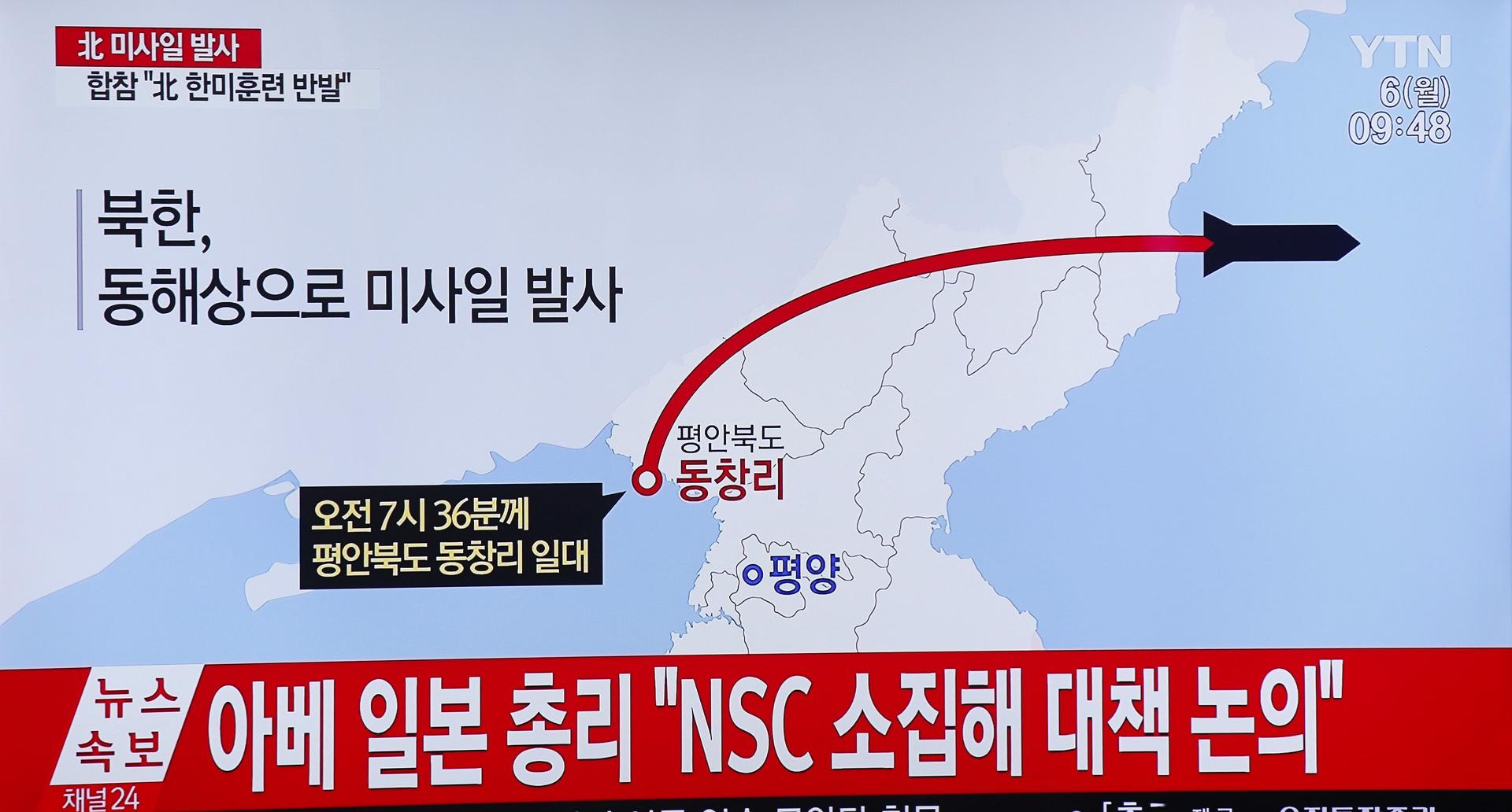 A television displays news broadcast's infographics reporting on North Korea test-firing ballistic missiles, at a station in Seoul, South Korea, 06 March 2017. EFE-EPA/KIM HEE-CHUL/FILE