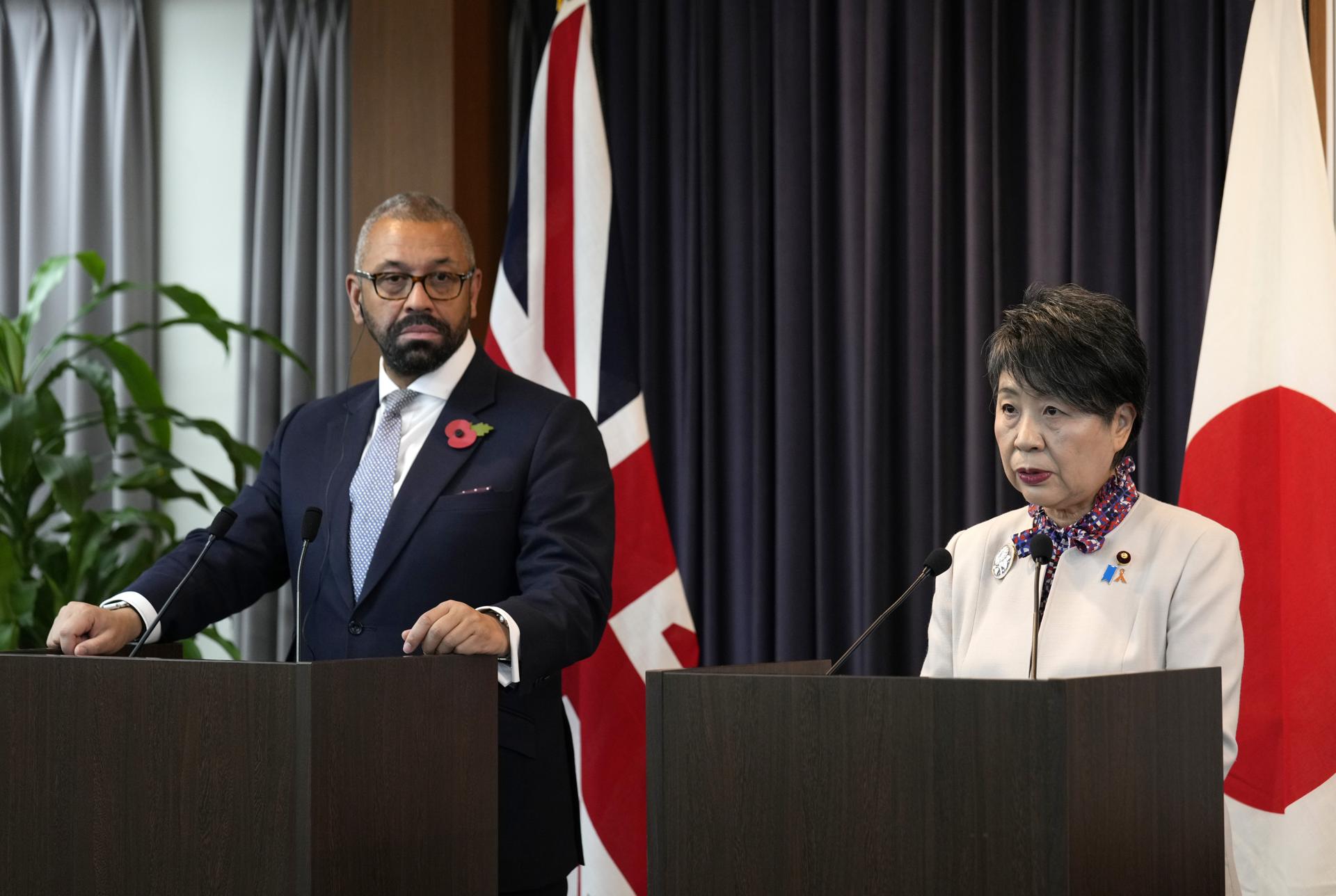 British Foreign Secretary James Cleverly (L) listens to Japanese Foreign Minister Yoko Kamikawa delivering a statement during a joint press announcement with British Secretary of State for Defence Grant Shapps and Japanese Defence Minister Minoru Kihara (not pictured) after their meeting at the Foreign Ministry in Tokyo, Japan, 07 November 2023. EFE-EPA/FRANCK ROBICHON / POOL
