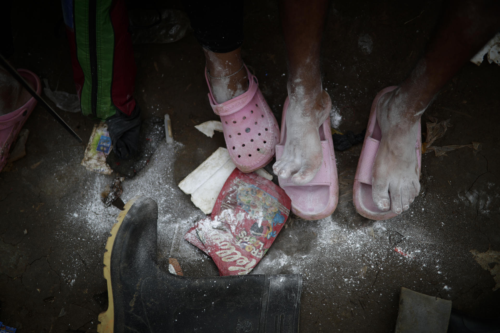 Detail of the injured feet of two migrants after crossing the Darien jungle in the indigenous village of Bajo Chiquito, Panama, 13 September 2023. EFE/ Bienvenido Velasco