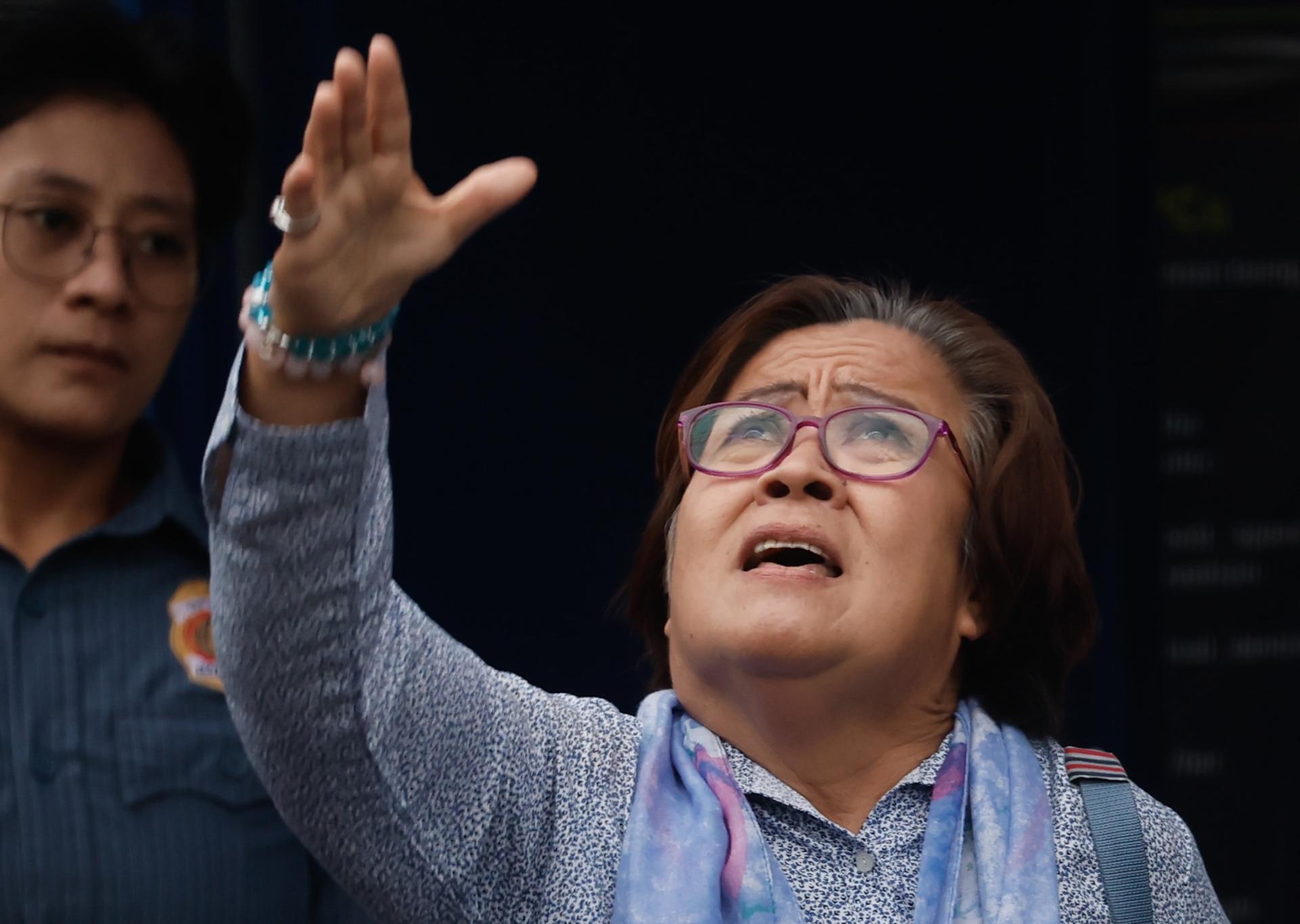 Former Philippine senator Leila De Lima (R), steps out of the Philippine National Police custodial center, her detention facility of almost seven years, in Quezon City, Metro Manila, Philippines, 13 November 2023. EFE/EPA/ROLEX DELA PENA
