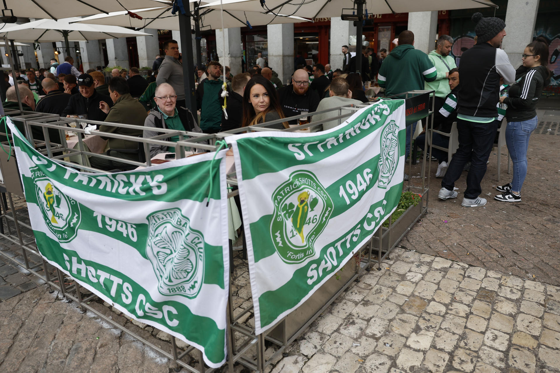 Aficionados del Celtic F. C. en el centro de Madrid este viernes. EFE/ Mariscal
