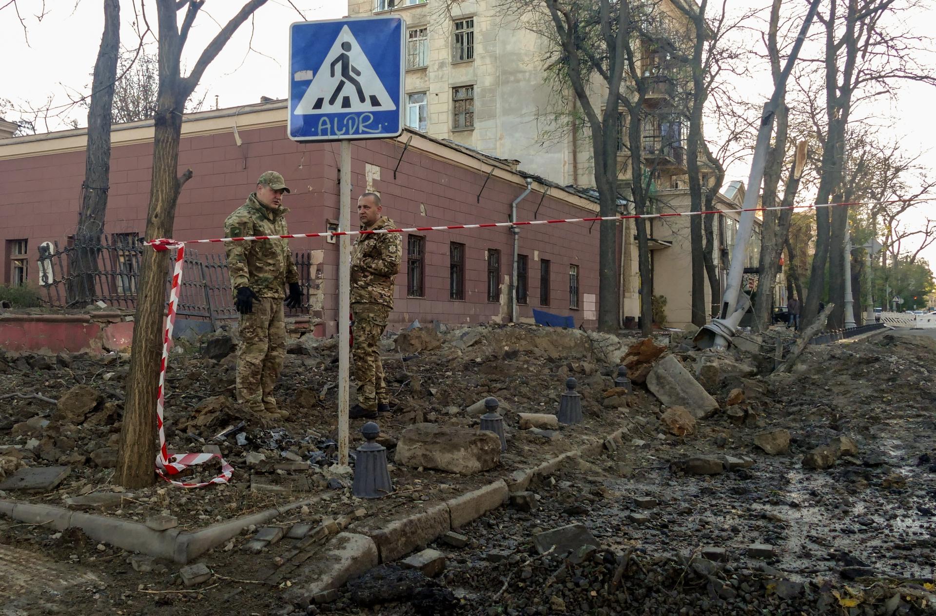 Ukrainian military officials inspect the site near the Art Museum after overnight shelling in Odesa, southern Ukraine, 06 November 2023, amid the Russian invasion. EFE-EPA/IGOR TKACHENKO