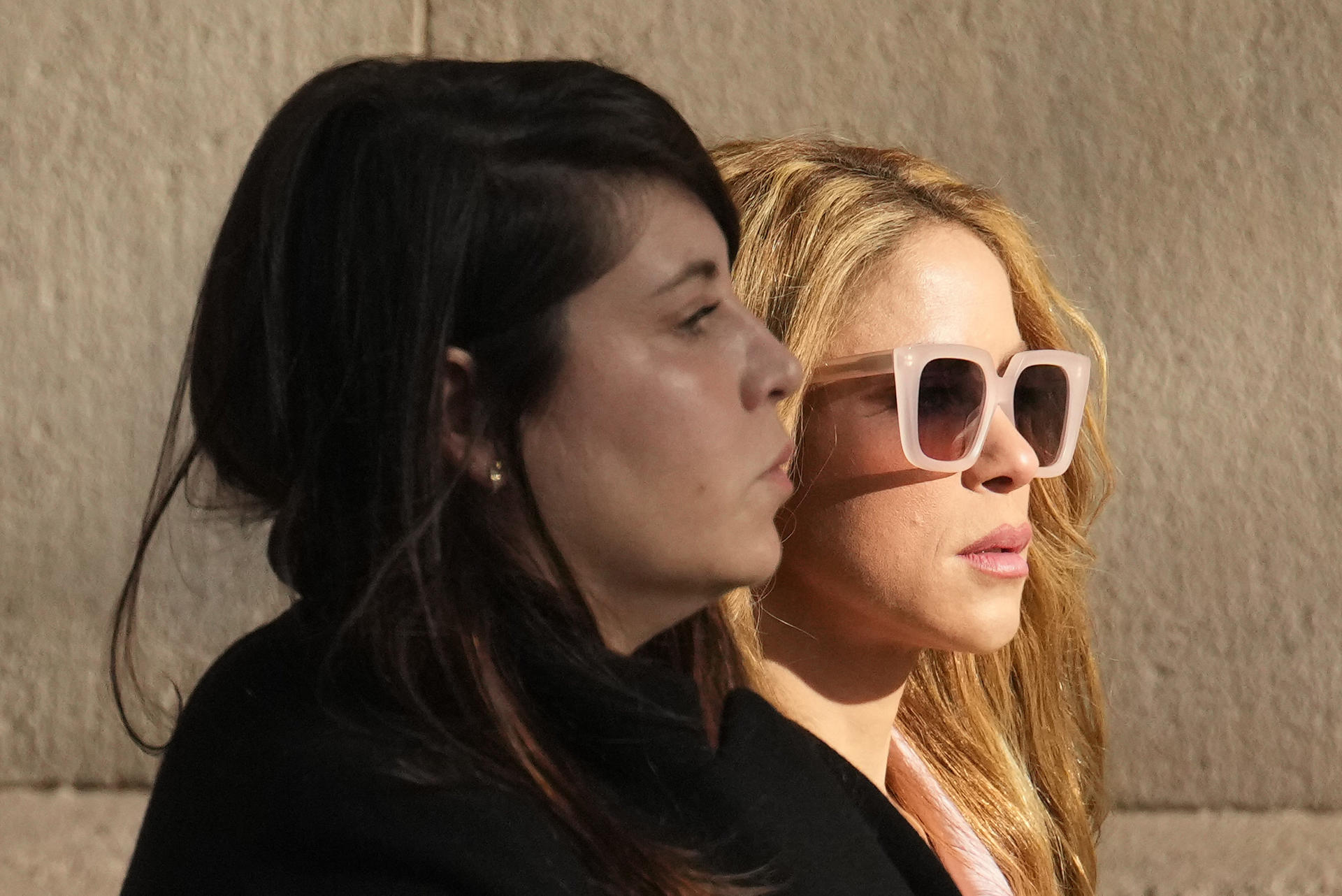 Colombian singer Shakira (R) leaves Barcelona Provincial Court on the first day of her trial for allegedly defrauding Spanish tax officials of 14.5 million euro in taxes between 2012 and 2014, in Barcelona city, Catalonia region, north-eastern Spain, 20 November 2023. EFE/ Quique García
