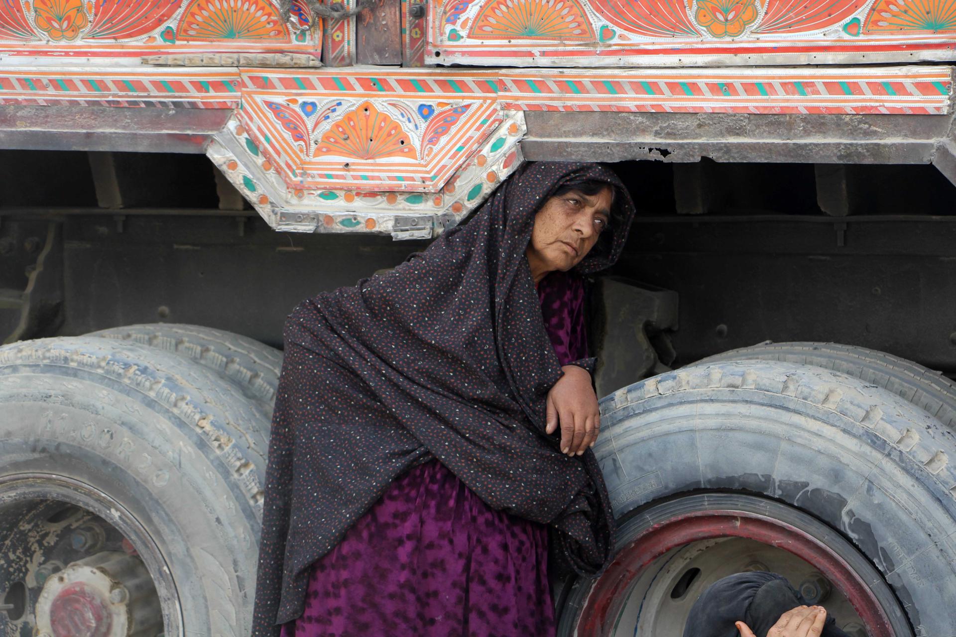 Afghan refugees arrive following their deportation from Pakistan, after the Pakistani government's deadline to expel undocumented immigrants passed, in Kandahar, Afghanistan, 02 November 2023. EFE-EPA/STRINGER
