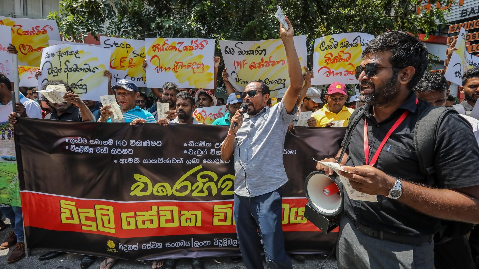 Ceylon Electricity Board workers staged a protest against the recent electricity tariff hike and Ceylon Electricity Board (CEB) privatization in Colombo, Sri Lanka, 01 November 2023. EFE-EPA/CHAMILA KARUNARATHNE
