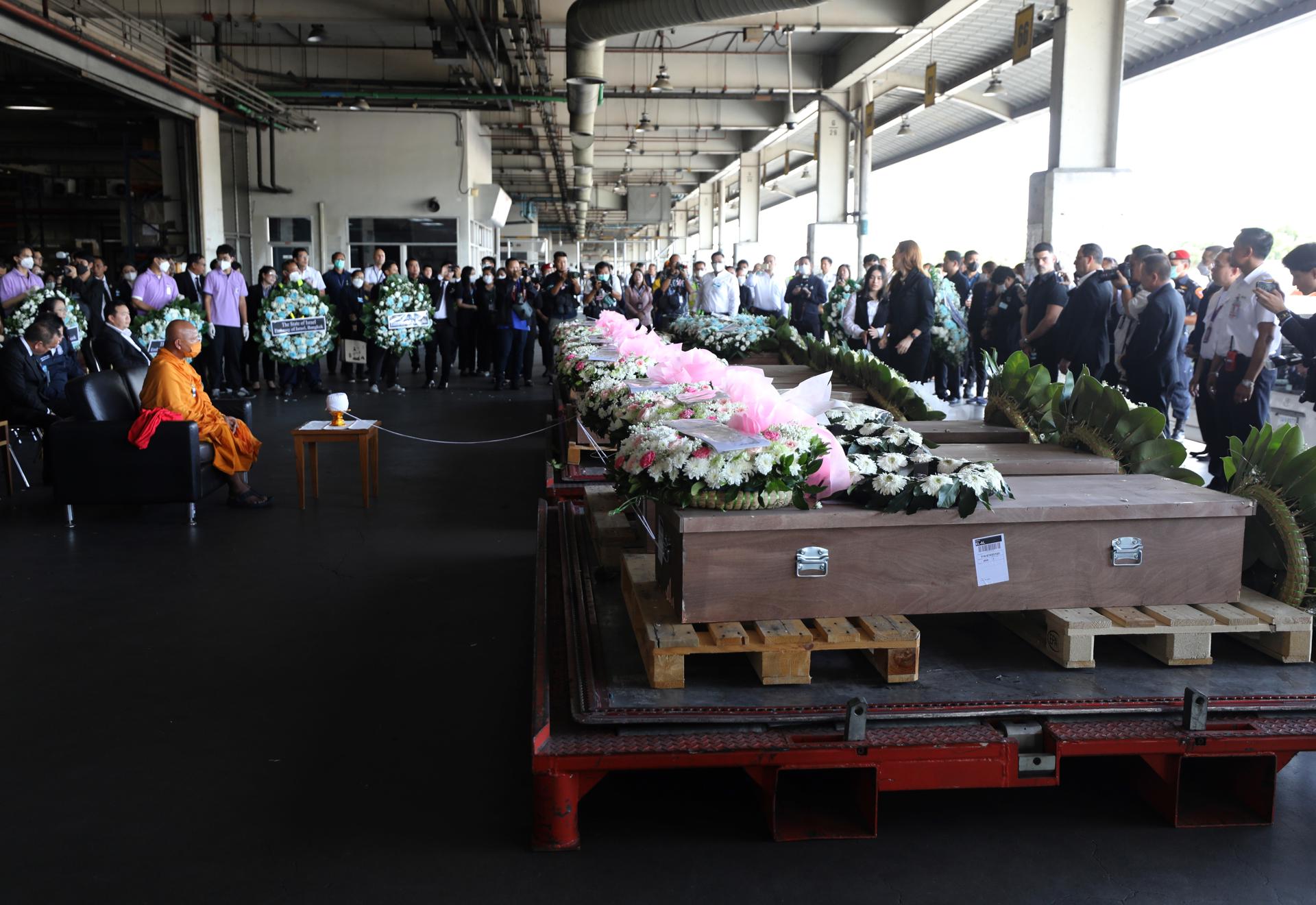 People take part in the religious ceremony for Thai workers killed by Hamas in Israel, after the bodies were returned to Thailand, at Suvarnabhumi Airport in Samut Prakan province, Thailand, 01 November 2023. EFE-EPA FILE/NARONG SANGNAK

