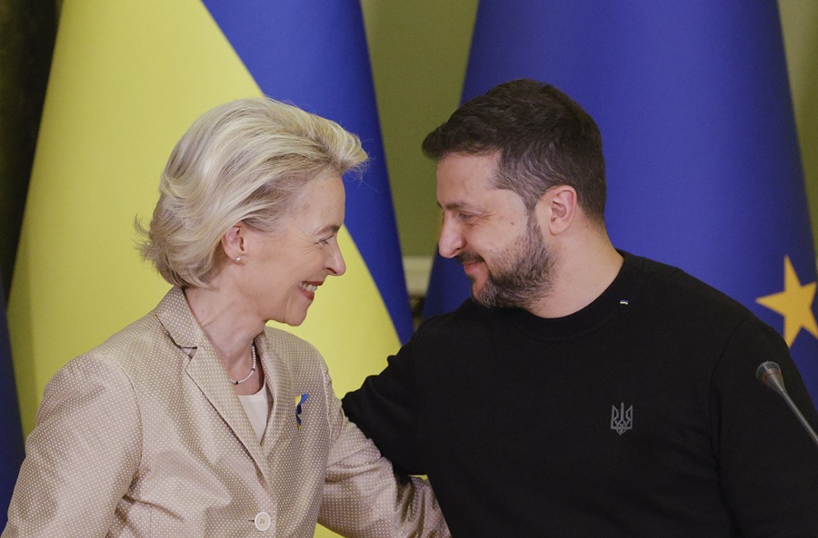 La presidenta de la Comisión Europea, Ursula von der Leyen y el presidente de Ucrania, Volodímir Zelenski, hoy en Kiev.