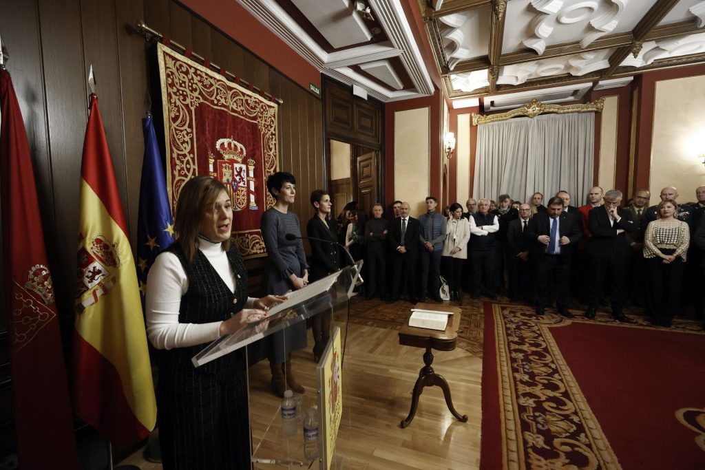 Imagen de la nueva delegada del Gobierno en Navarra, Alicia Echeverría, en el acto de toma de posesión del cargo.