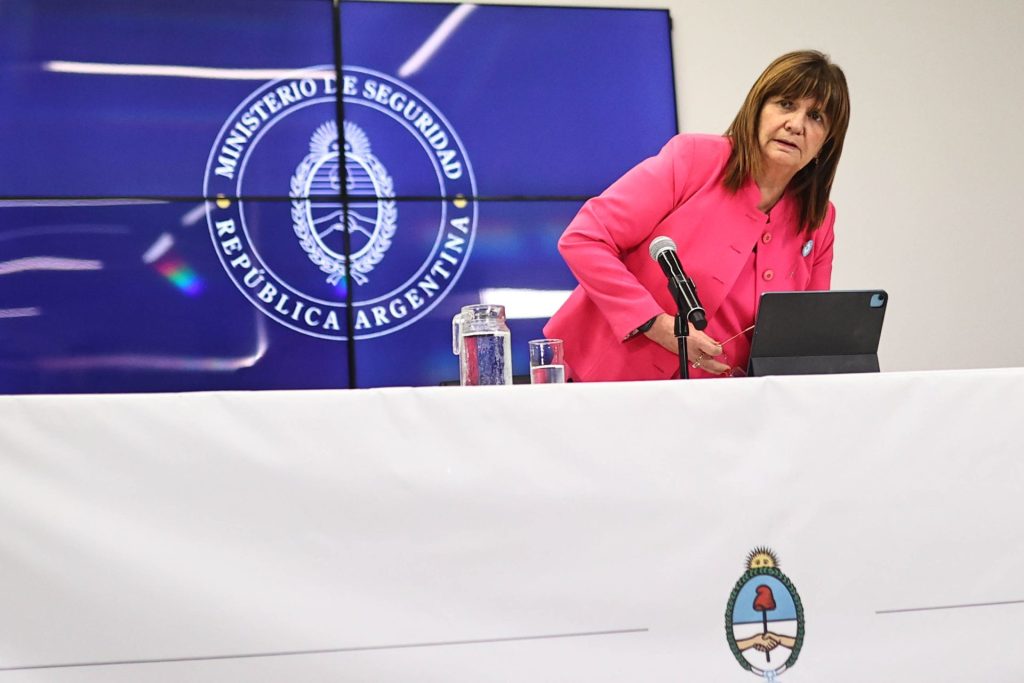 La ministra de Seguridad de Argentina, Patricia Bullrich, habla durante una rueda de prensa, el 14 de diciembre de 2023, en Buenos Aires (Argentina). EFE/ Juan Ignacio Roncoroni