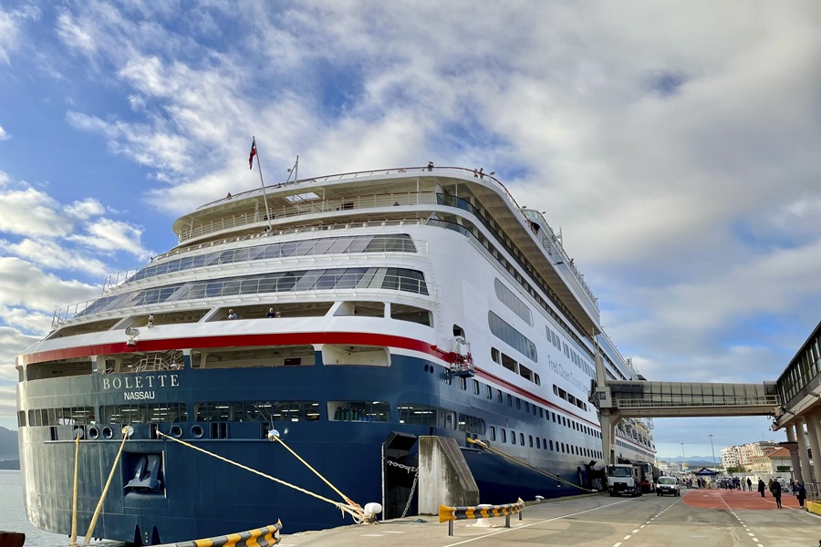 Los cruceros navegan en aguas de abundancia