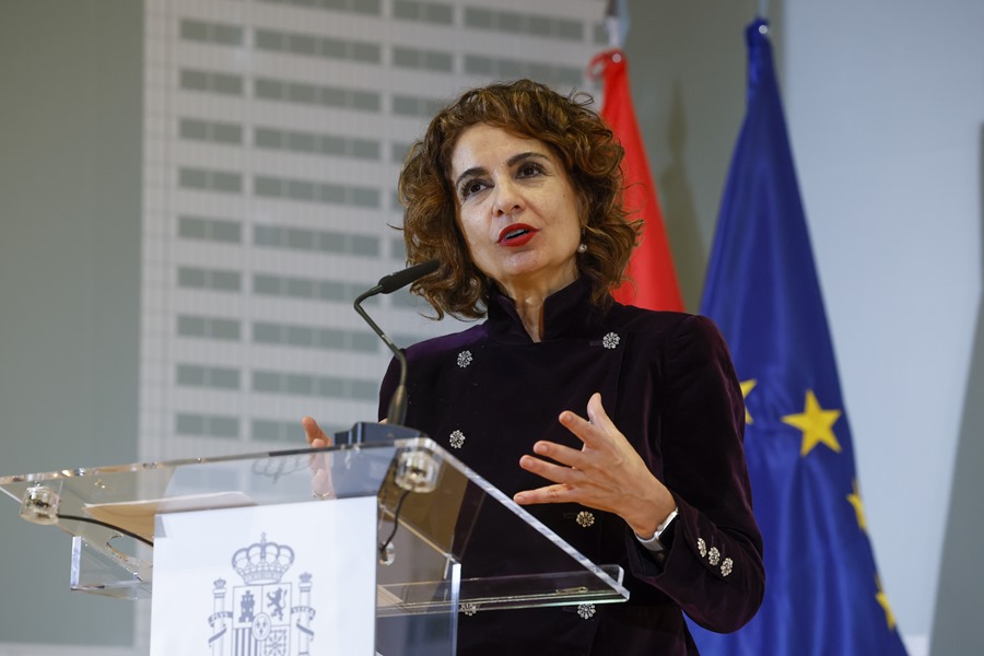La nueva vicepresidenta primera y ministra de Hacienda a María Jesús Montero