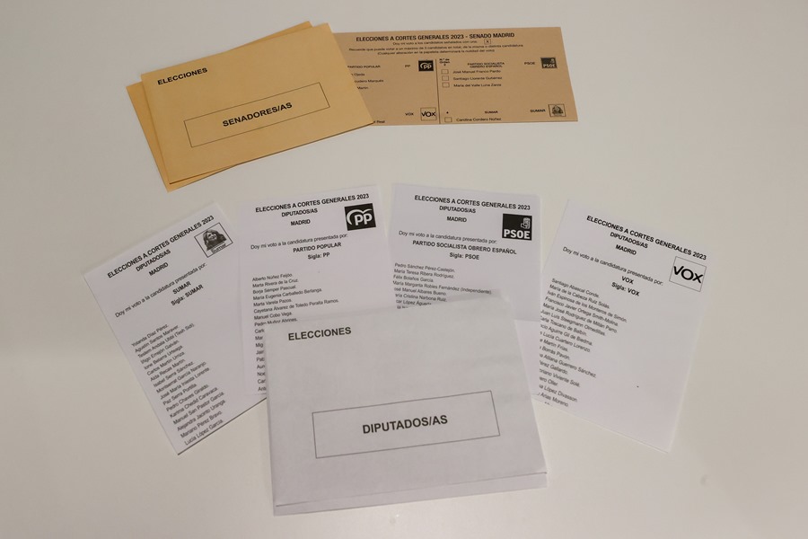 Fotografía de las papeletas electorales para el Congreso y el Senado para las elecciones generales del 23 de julio, 23-J.