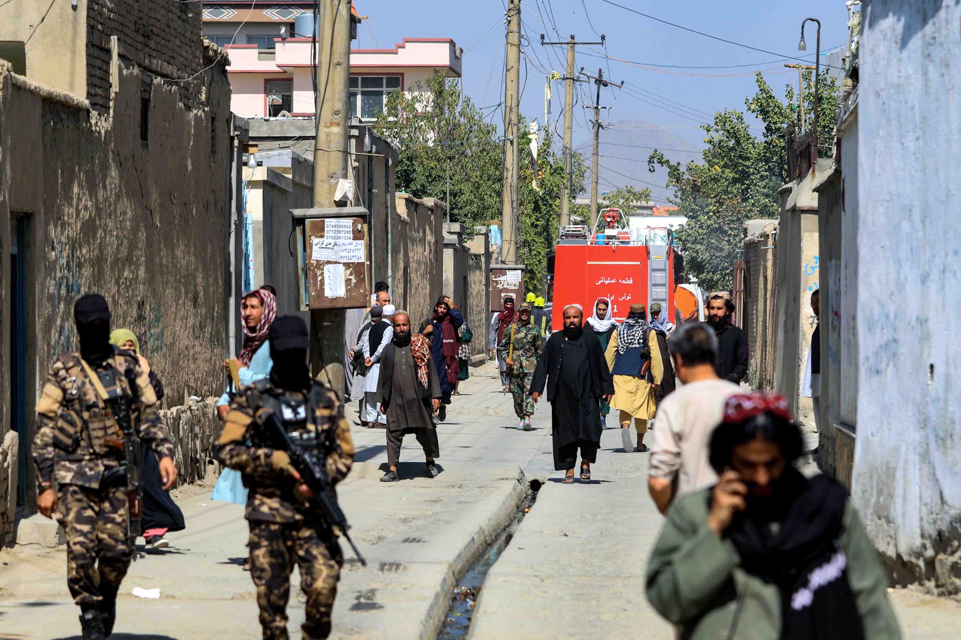 (FILE) Taliban stand guard at a neighborhood in Kabul, Afghanistan. EFE/EPA/STRINGER