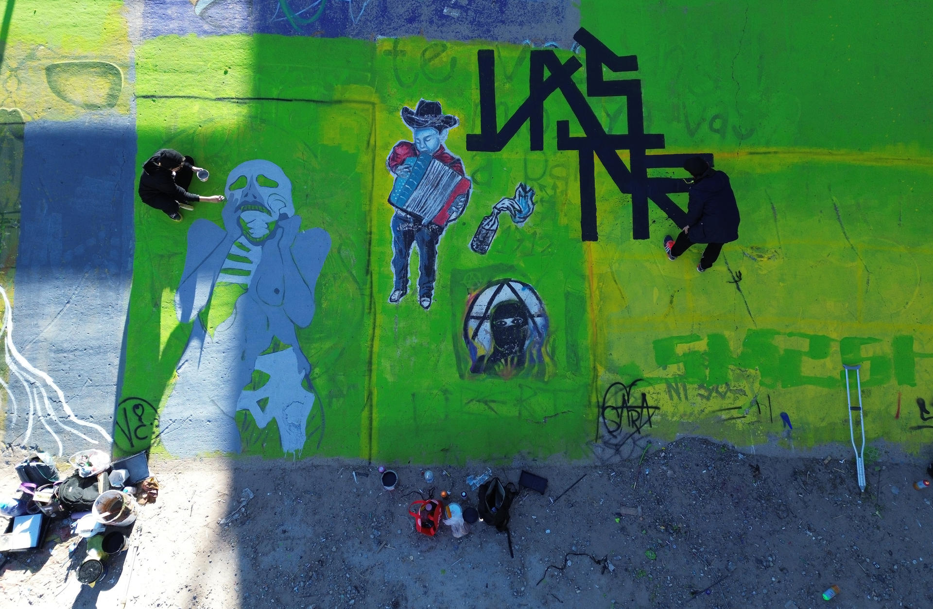 Activists protest violence against migrants with 70 murals on US-Mexico ...