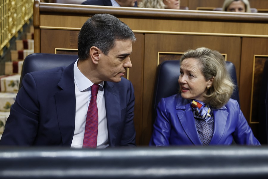  El presidente del Gobierno, Pedro Sánchez,y la vicepresidenta Económica, Nadia Calviño