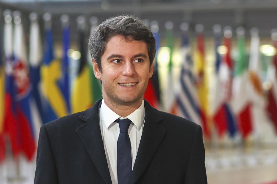 Gabriel Attal se convierte en el primer ministro más joven de Francia