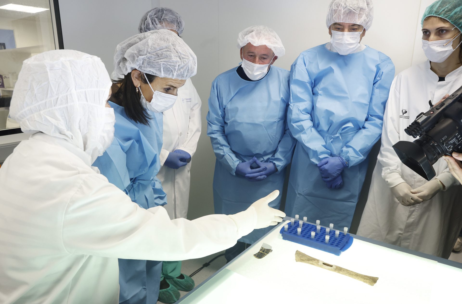 El laboratorio de genética forense de Donostia, nuevo referente de la Memoria Histórica