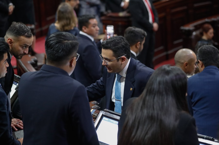 Diputado de 31 años del partido oficial es el nuevo presidente del Congreso de Guatemala