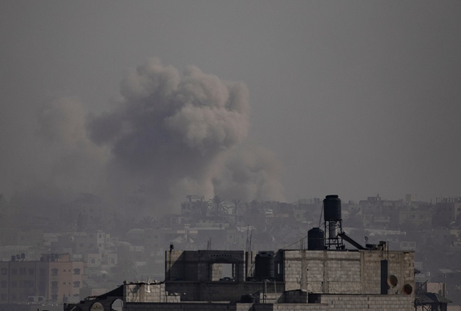 Ataques aéreos israelíes en Jan Yunis, al sur de la Franja de Gaza