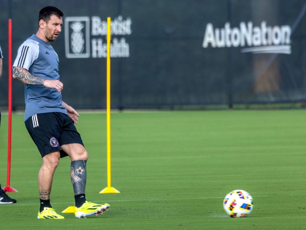 Lionel Messi participa en el primer entrenamiento del Inter de Miami en Fort Lauderdale (EE.UU.). EFE/EPA/CRISTOBAL HERRERA-ULASHKEVICH
