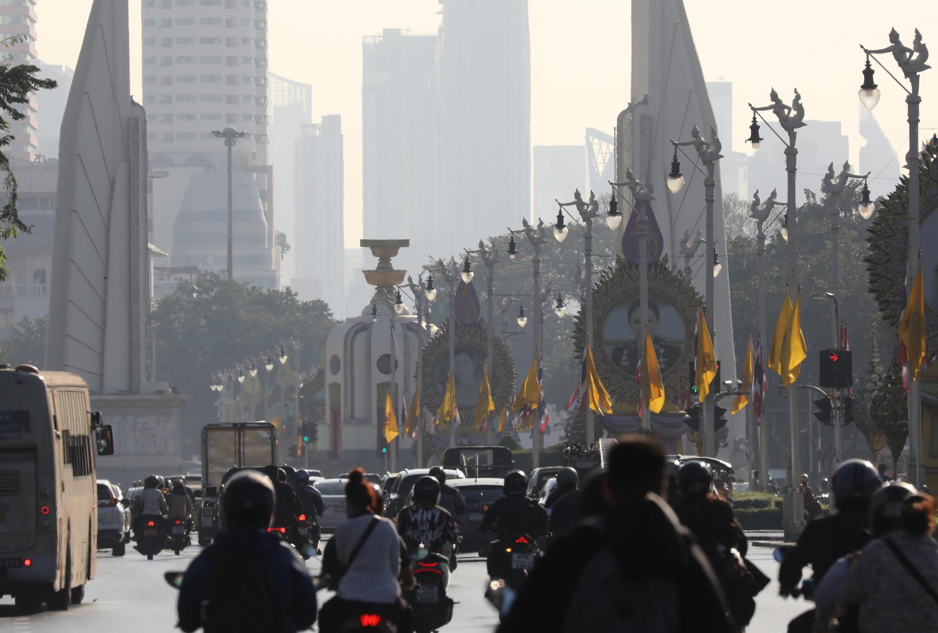 Bangkok chokes in smog, as govt drafts laws to stop it EFE Noticias