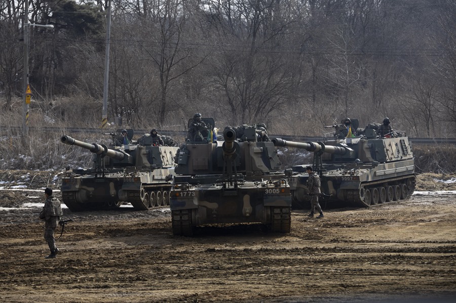 Soldados surcoreanos en un ejercicio militar en un campo de entrenamiento en Paju, Corea del Sur