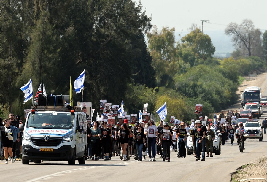 Familiares de los rehenes retenidos por Hamás en Gaza en una marcha de cuatro días hacia Jerusalén 