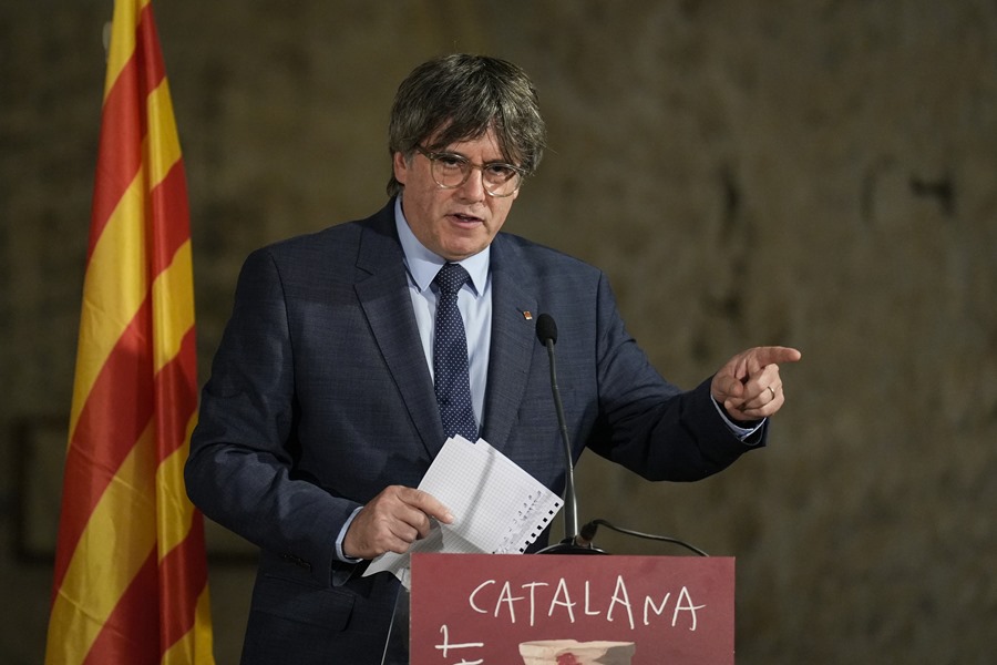 Puigdemont dice que no se le investigaría por terrorismo si hubiera investido a Feijóo