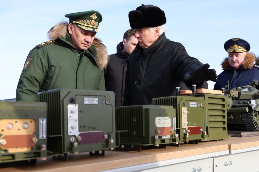 El ministro de Defensa ruso, Serguéi Shoigú, en una visita de trabajo al Distrito Militar Occidental, para supervisar la producción de misiles portátiles y sistemas de misiles tácticos en la corporación KBM de la región de Moscú, el pasado 14 de febrero