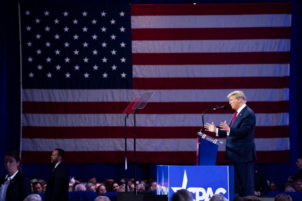 El expresidente de Estados Unidos Donald Trump pronuncia un discurso durante la Conferencia de Acción Política Conservadora (CPAC), en National Harbor, Maryland (EE.UU.), este 24 de febrero de 2024. EFE/EPA/Shawn Thew
