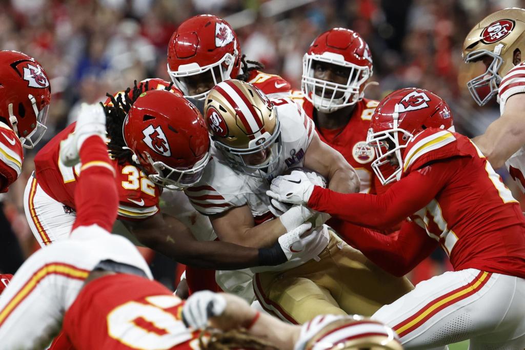 Los San Francisco 49ers se enfrentan a los Kansas City Chiefs en la primera mitad del Super Bowl en el Allegiant Stadium, en Las Vegas, Nevada (EE.UU.), este 11 de febrero de 2024. EFE/EPA/John G. Mabanglo 