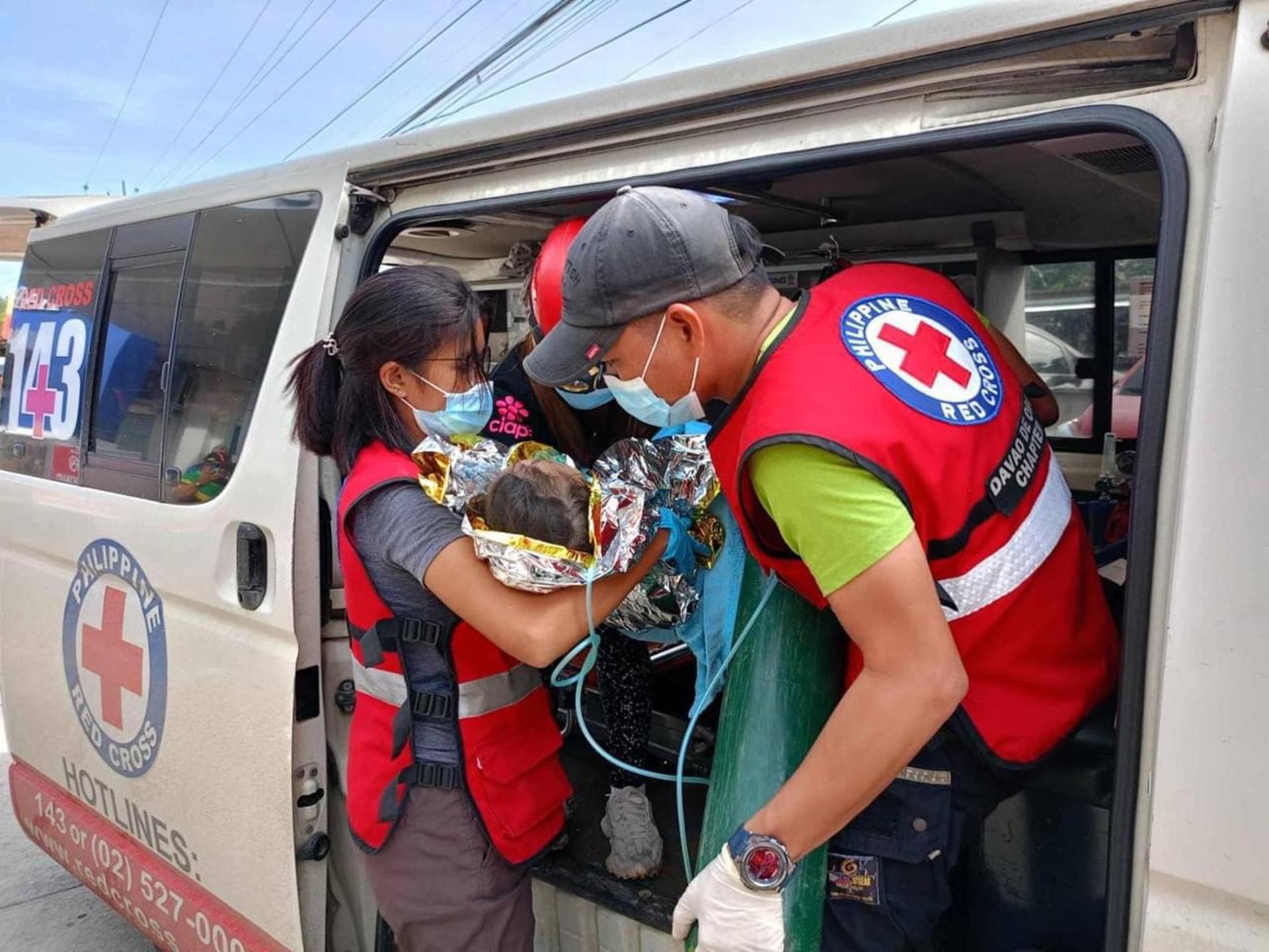 Girl rescued alive 3 days after deadly Philippines landslide - Vimarsana News