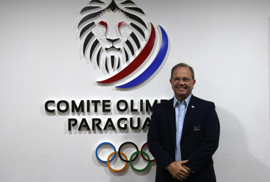 El presidente del Comité Olímpico Paraguayo (COP), Camilo Pérez López Moreira, posa durante una entrevista con EFE, el 23 de febrero de 2024, en Asunción (Paraguay). EFE/Nina Osorio
