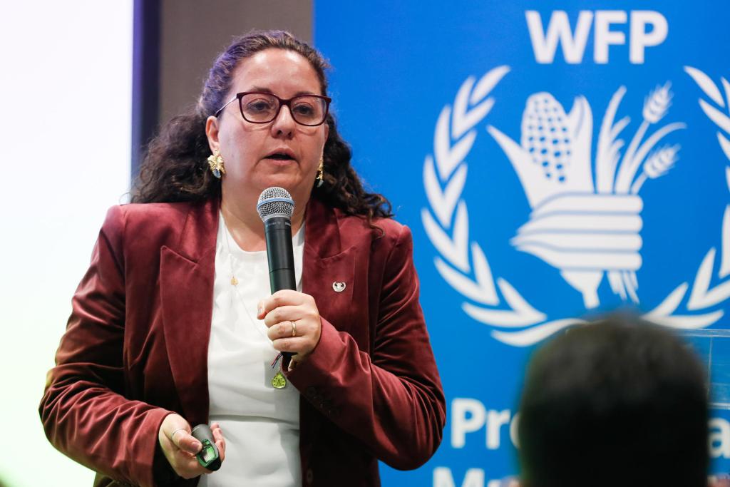 La directora adjunta para Colombia del Programa Mundial de Alimentos, Rossella Bottone, habla durante la presentación del informe anual de seguridad alimentaria este martes, en Bogotá (Colombia). EFE/ Carlos Ortega
