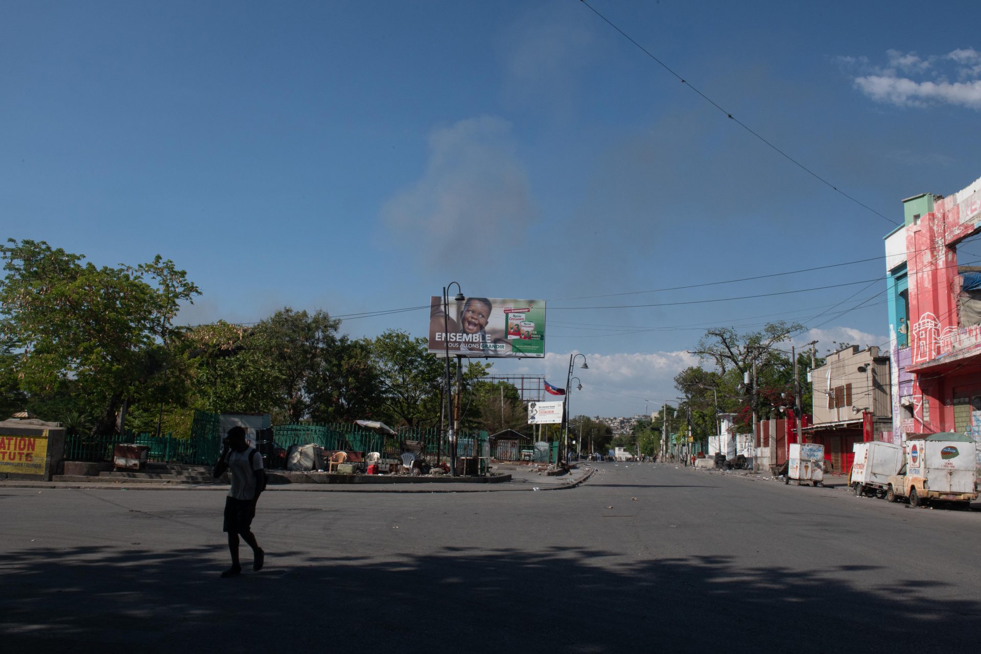 Five police officers were injured in a failed attack on the National Palace in Haiti