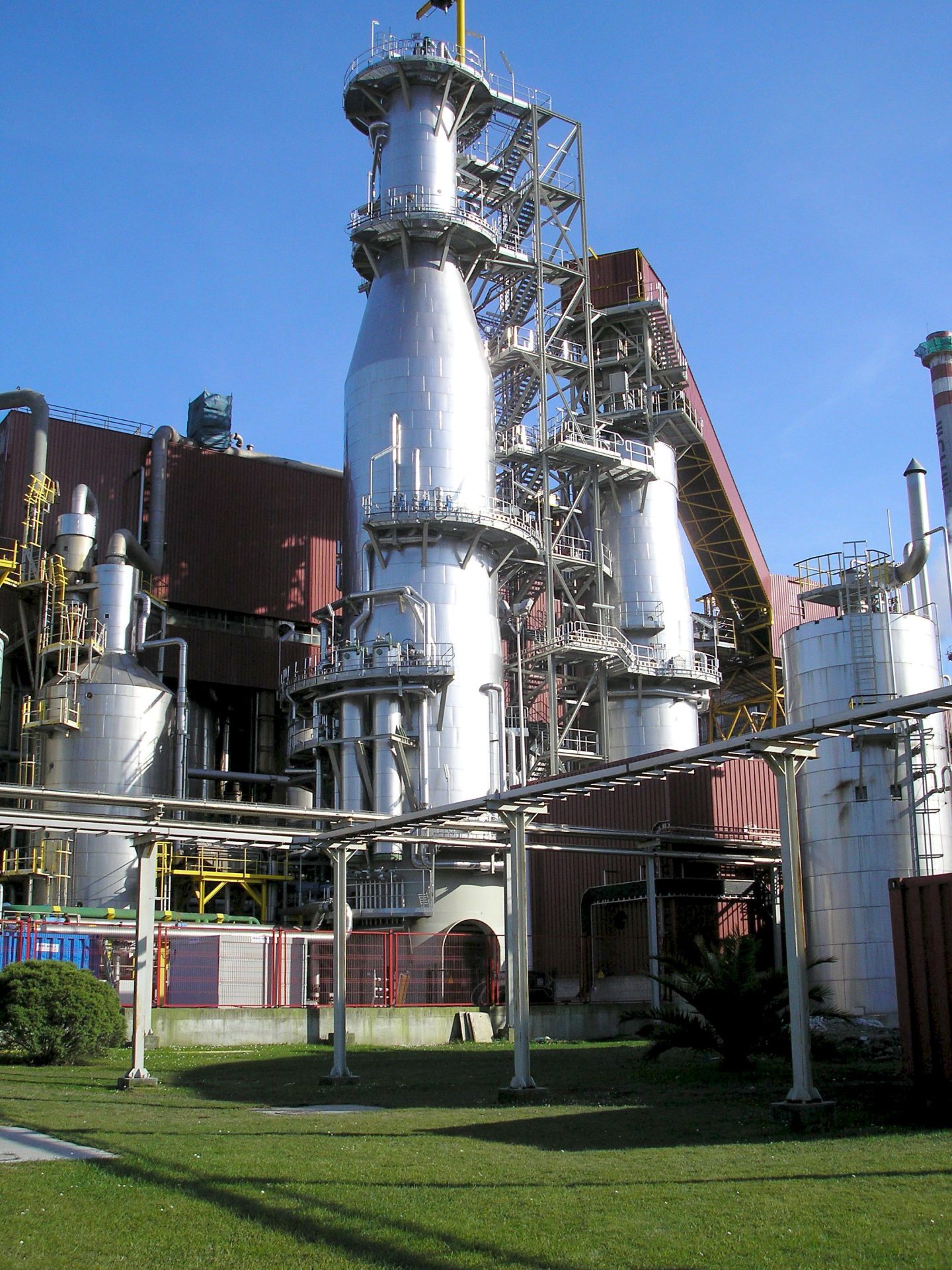 Seguimiento total de la huelga en la planta de Ence en Navia
