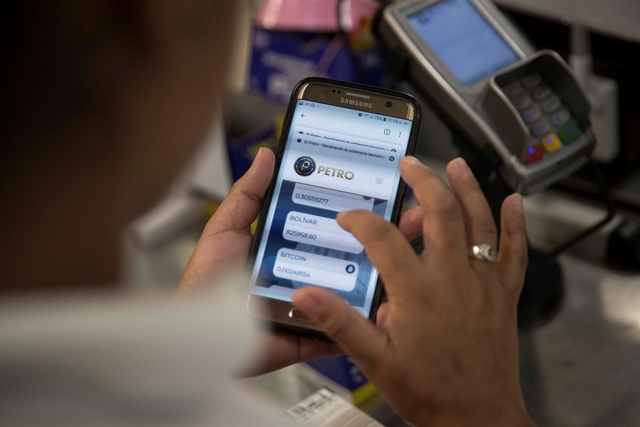 Half of Spaniards used their mobile phones to make payments in 2023, according to Mastercard